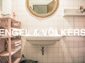 Charming bathroom with pink accents and vintage details.