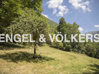 Discover this idyllic plot of land nestled in a serene mountain setting.