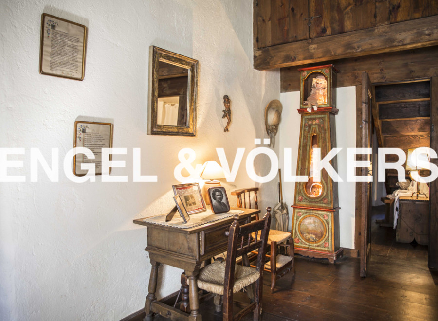 This charming property boasts unique antique furniture and decor, creating a cozy and inviting atmosphere.