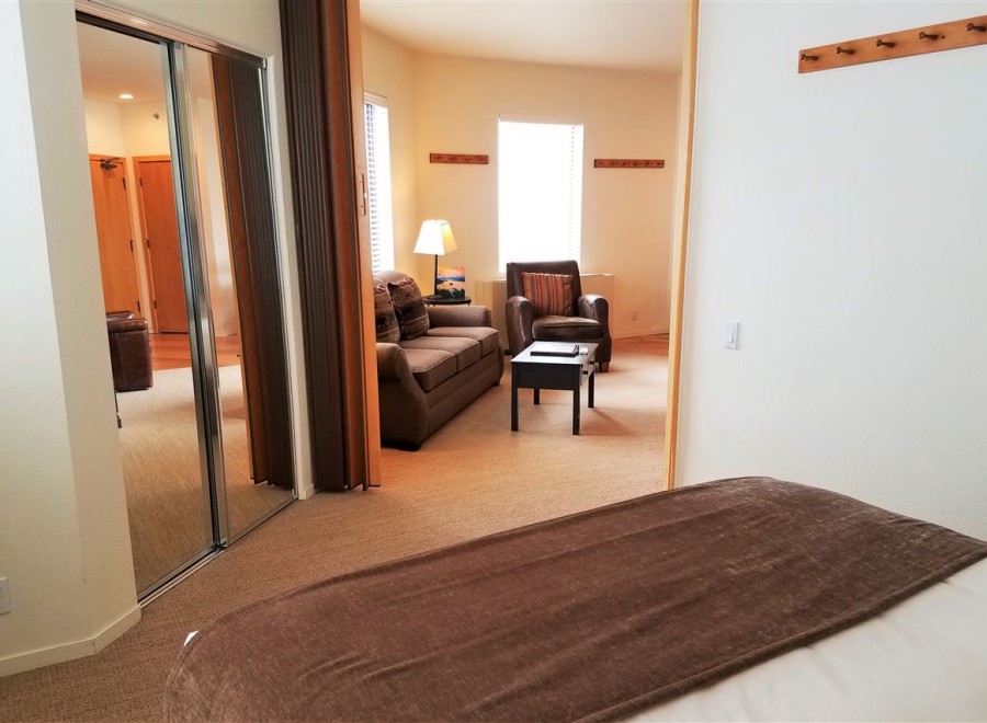 Discover a cozy retreat with this inviting property.