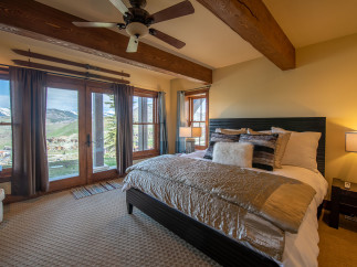 Luxury mountain retreat with stunning views.