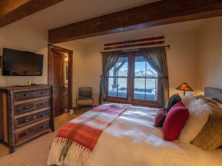 Luxurious mountain getaway with stunning views.