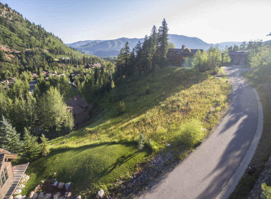Nestled in a picturesque mountain setting, this property boasts stunning views and a serene atmosphere.