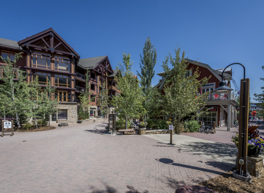 Discover the charm of this picturesque property, featuring stunning architectural details and a welcoming atmosphere.