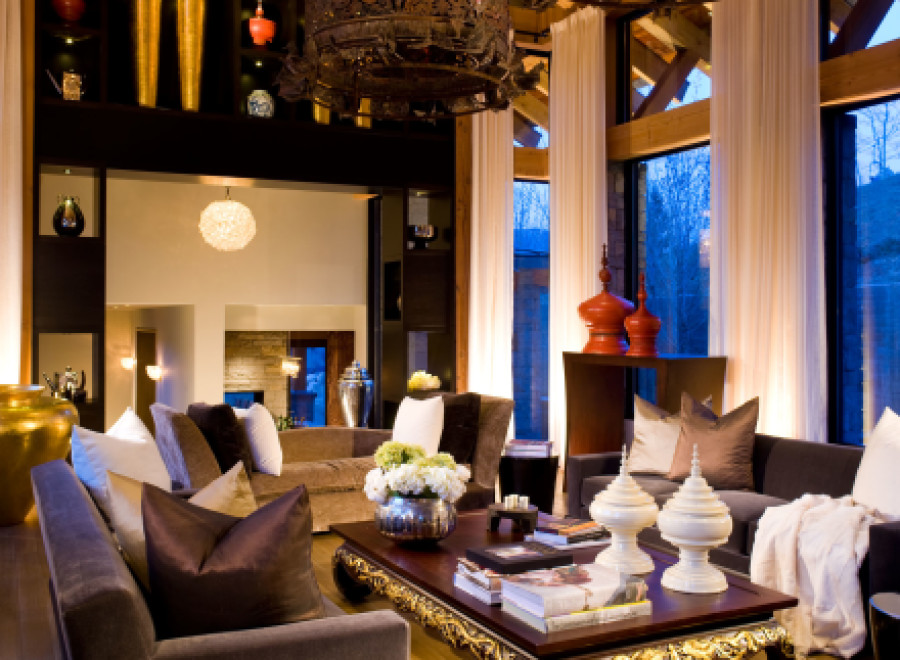This luxurious living room boasts an exquisite blend of modern and traditional design elements.