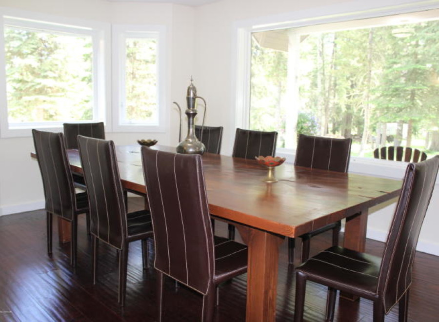 This stunning dining room features a large wooden table, perfect for hosting gatherings.