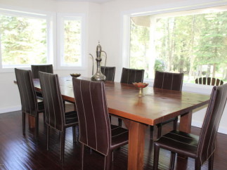 This stunning dining room features a large wooden table, perfect for hosting gatherings.