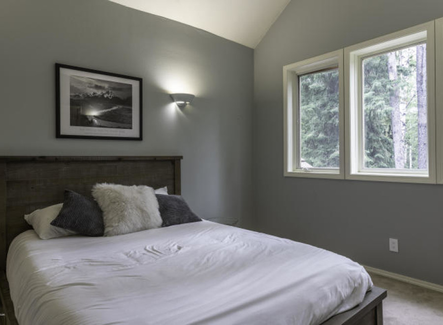 This cozy bedroom features a comfortable bed with plush pillows, perfect for a relaxing retreat.
