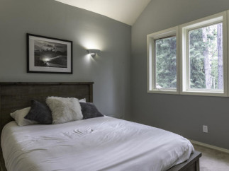 This cozy bedroom features a comfortable bed with plush pillows, perfect for a relaxing retreat.