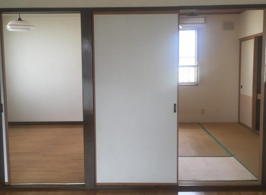 This spacious property features two sliding doors, offering versatile room configurations.