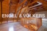 Discover this stunning attic space with exposed wooden beams and a spacious layout.