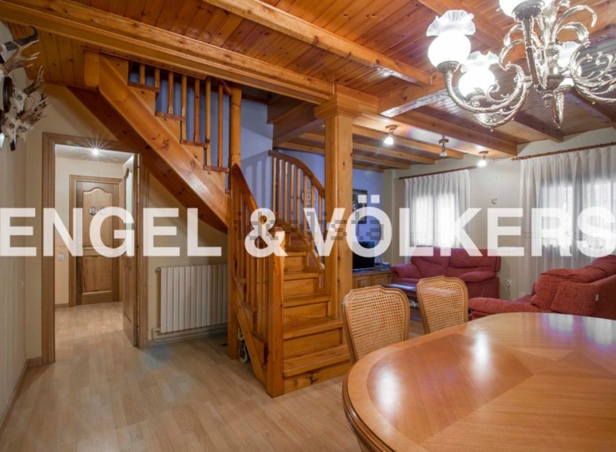 This stunning property boasts a beautiful wooden staircase, high ceilings with exposed wooden beams, and a spacious dining area perfect for entertaining.