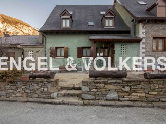 Charming stone house nestled in the mountains, offering tranquility and breathtaking views.