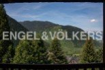 Mountain View Estate: Breathtaking panoramic views of the Pyrenees Mountains.