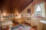 Charming attic bedroom with twin beds, offering a cozy and tranquil atmosphere.
