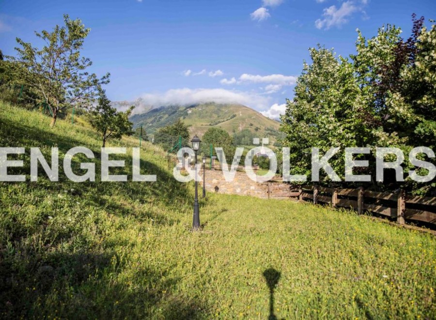 Discover tranquility in this idyllic mountain setting.