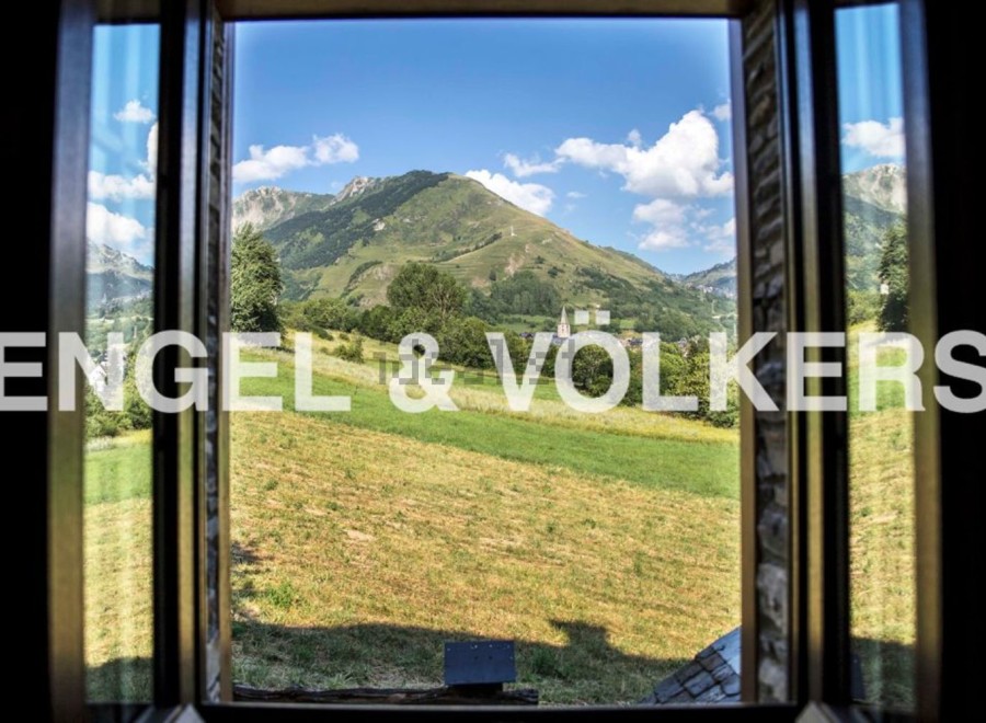 Mountain view property with stunning scenery.