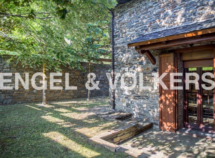 This charming stone house boasts a tranquil garden, perfect for outdoor relaxation.