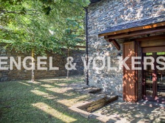 This charming stone house boasts a tranquil garden, perfect for outdoor relaxation.