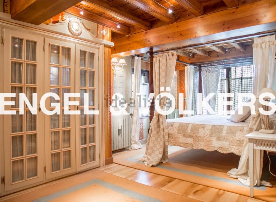 This luxurious bedroom boasts a stunning four-poster bed, custom-built wardrobes, and exquisite wooden beams.