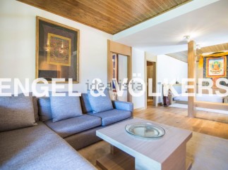 This stunning apartment boasts a spacious living area with a comfortable sectional sofa and a stylish coffee table.