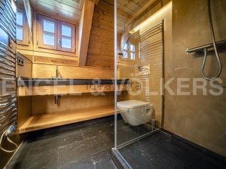 This stunning bathroom boasts a unique blend of rustic charm and modern amenities.