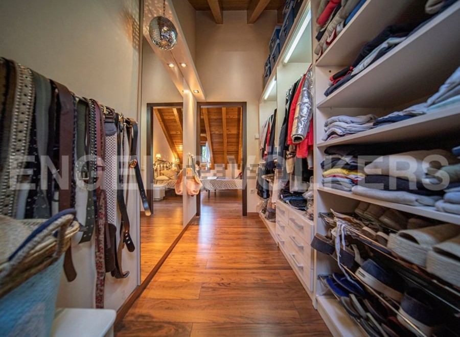 This stunning property boasts a spacious walk-in closet, complete with custom shelving and ample storage space for all your clothing and accessories.