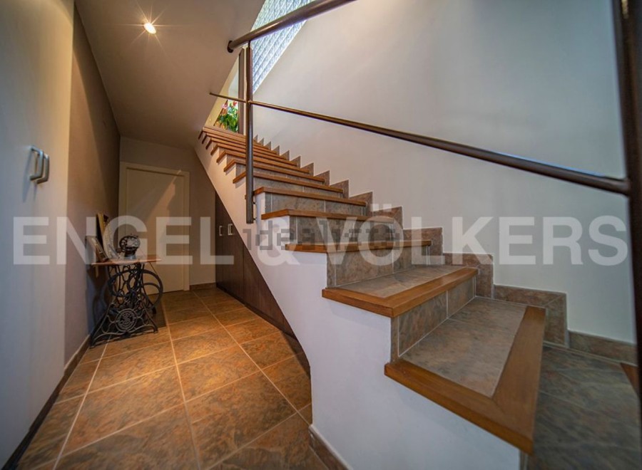 This stunning property boasts a beautiful tiled staircase with wooden accents, adding a touch of elegance to the home.
