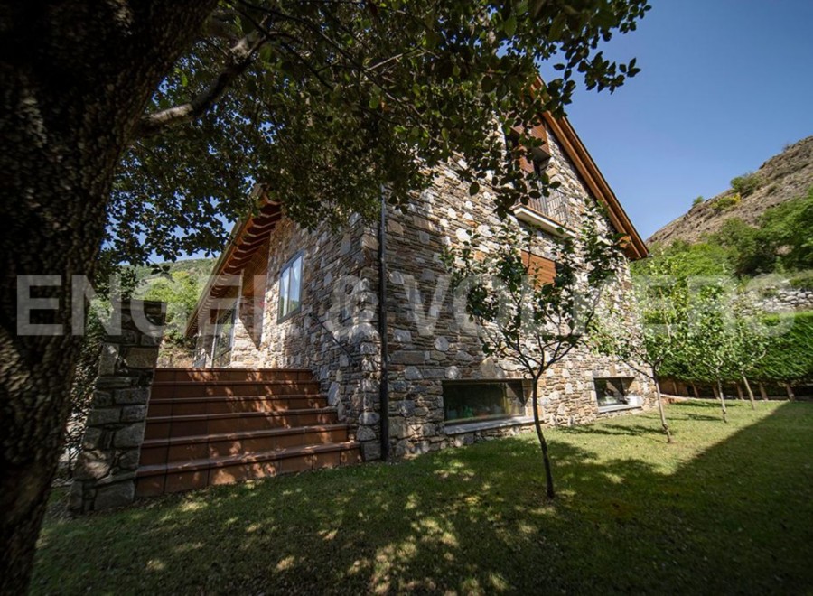 This stunning stone house boasts a picturesque setting, nestled amongst lush greenery and offering breathtaking views.
