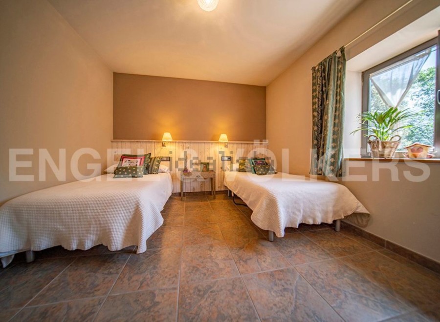 Cozy rustic bedroom with twin beds, perfect for a relaxing getaway.