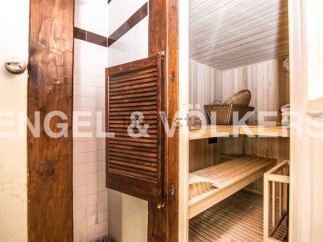 This stunning property boasts a luxurious sauna, perfect for relaxation and rejuvenation.