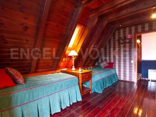 Cozy A-frame cabin with two twin beds, perfect for a relaxing getaway.