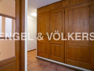 This stunning property boasts beautiful wooden built-in wardrobes, perfect for ample storage.
