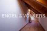 Discover this charming attic space, featuring exposed wooden beams and terracotta tile flooring.