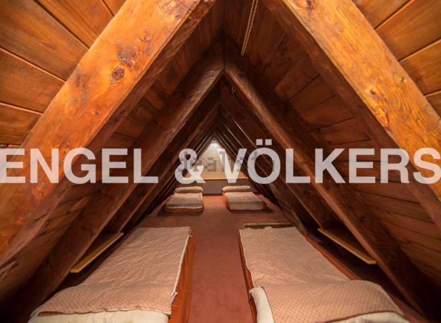 Unique attic space with multiple built-in beds, ideal for a large family or guests.