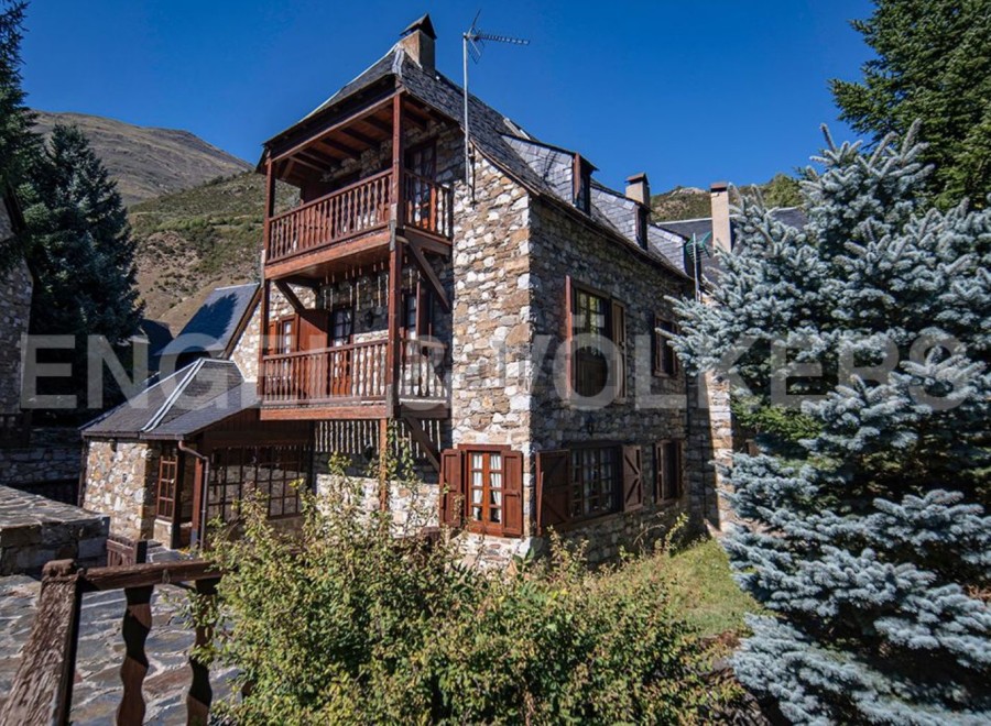 This charming stone house boasts stunning mountain views and traditional architecture.