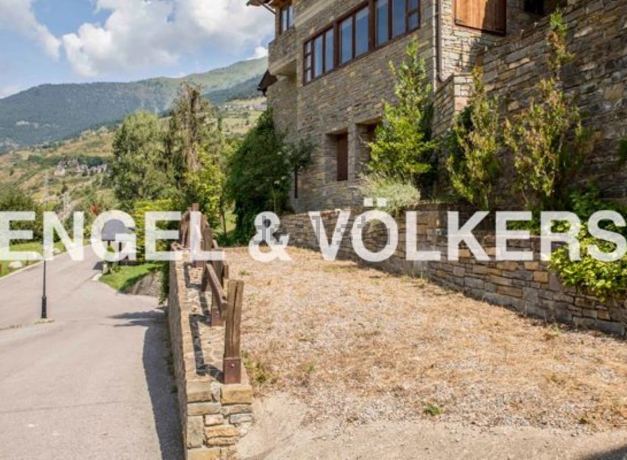 Mountain view building lot in the Pyrenees.