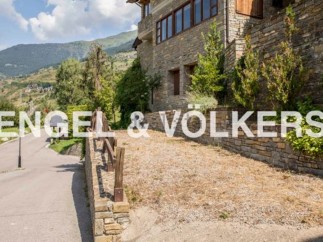 Mountain view building lot in the Pyrenees.