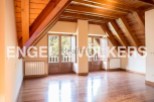 This stunning attic boasts a spacious and bright open-plan layout with gleaming hardwood floors.
