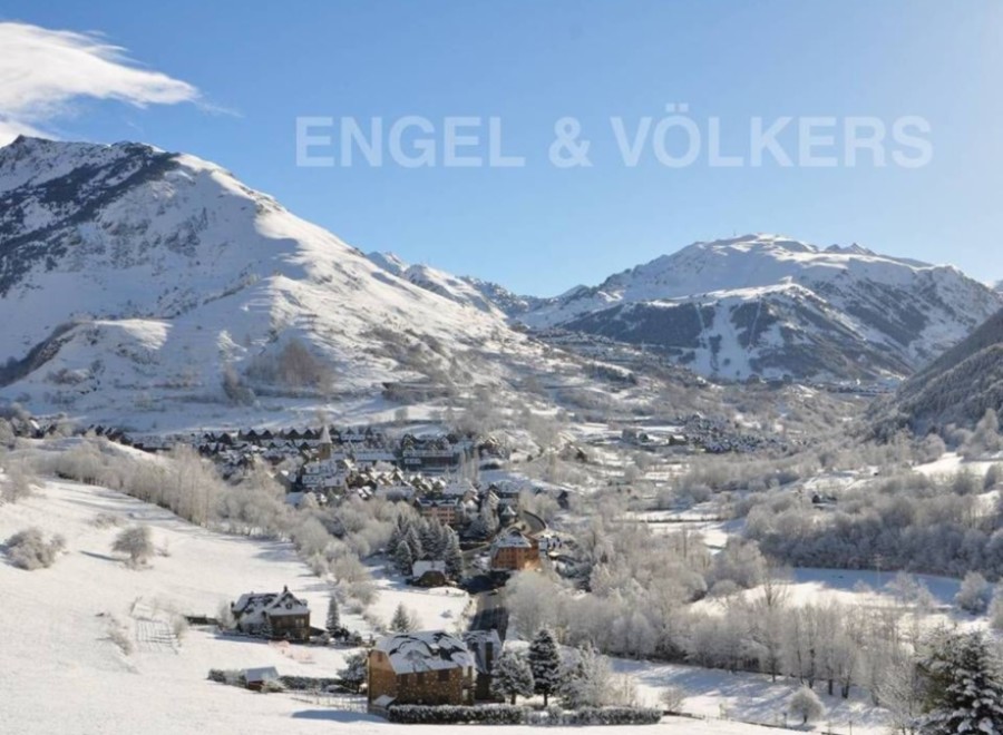 Nestled in the heart of the Pyrenees Mountains, this stunning property offers breathtaking views of snow-capped peaks and charming villages.