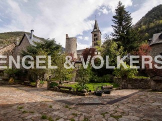 This stunning property boasts a charming courtyard garden, perfect for relaxing and enjoying the mountain views.