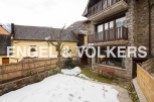Charming stone house with a private garden perfect for enjoying snowy landscapes.