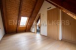 This attic room boasts a stunning wooden ceiling and light oak flooring.