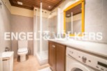 This stunning bathroom boasts a modern design with a spacious shower, a sleek toilet, and a stylish vanity with integrated sink.