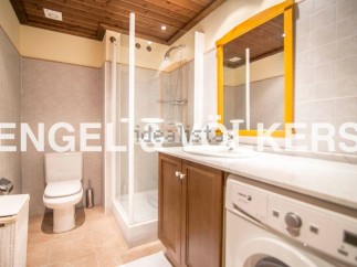 This stunning bathroom boasts a modern design with a spacious shower, a sleek toilet, and a stylish vanity with integrated sink.