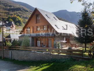 Mountain retreat with stunning views and modern amenities.