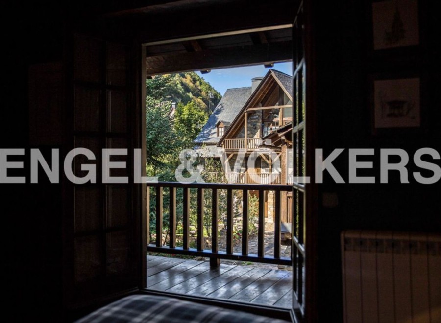 Wake up to breathtaking mountain views from this charming chalet.