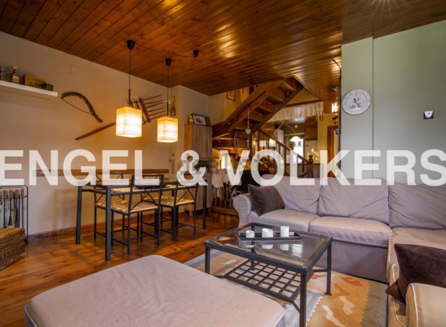 Cozy mountain home with rustic charm and modern amenities.