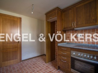 This charming property boasts a well-equipped kitchen with wooden cabinetry and modern appliances.