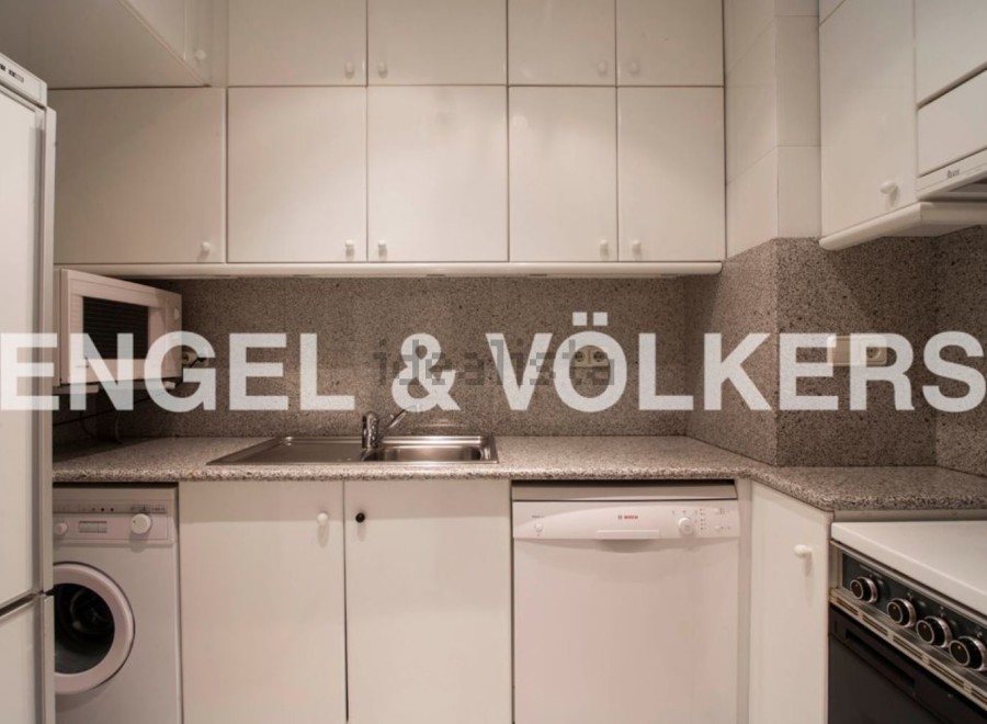 This charming apartment boasts a well-equipped kitchen with modern appliances, including a dishwasher and washing machine.